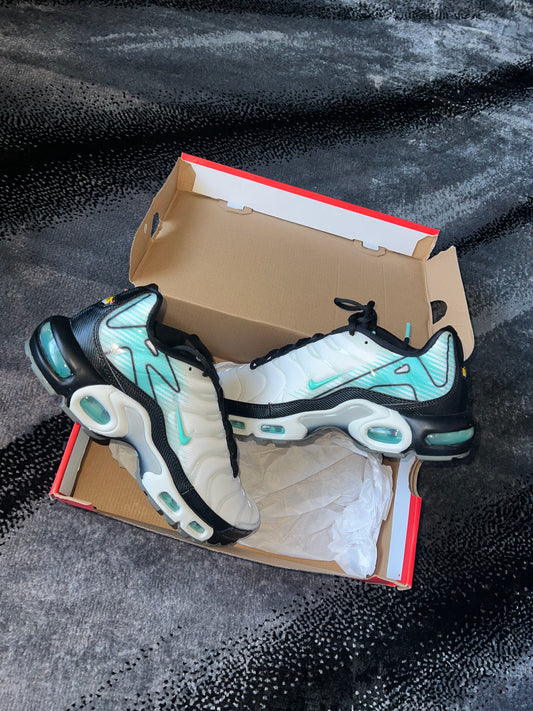 Nike air max plus “mercurial white” - (UK7)